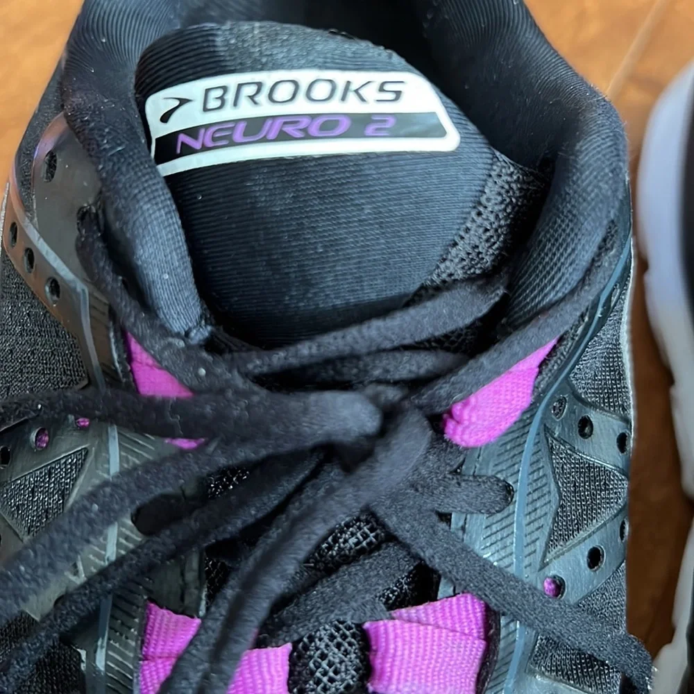 Brooks Women’s running sneakers Neuro2 size 8.5 black used